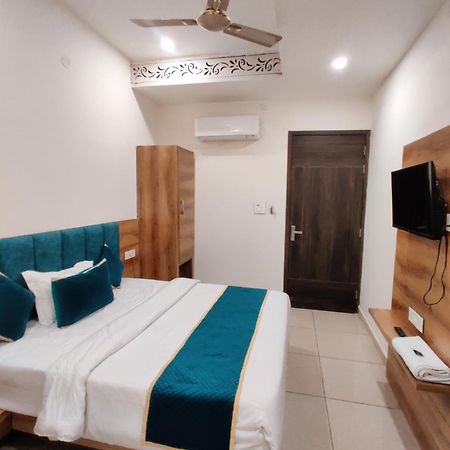 Hotel D S Inn Амритсар Экстерьер фото