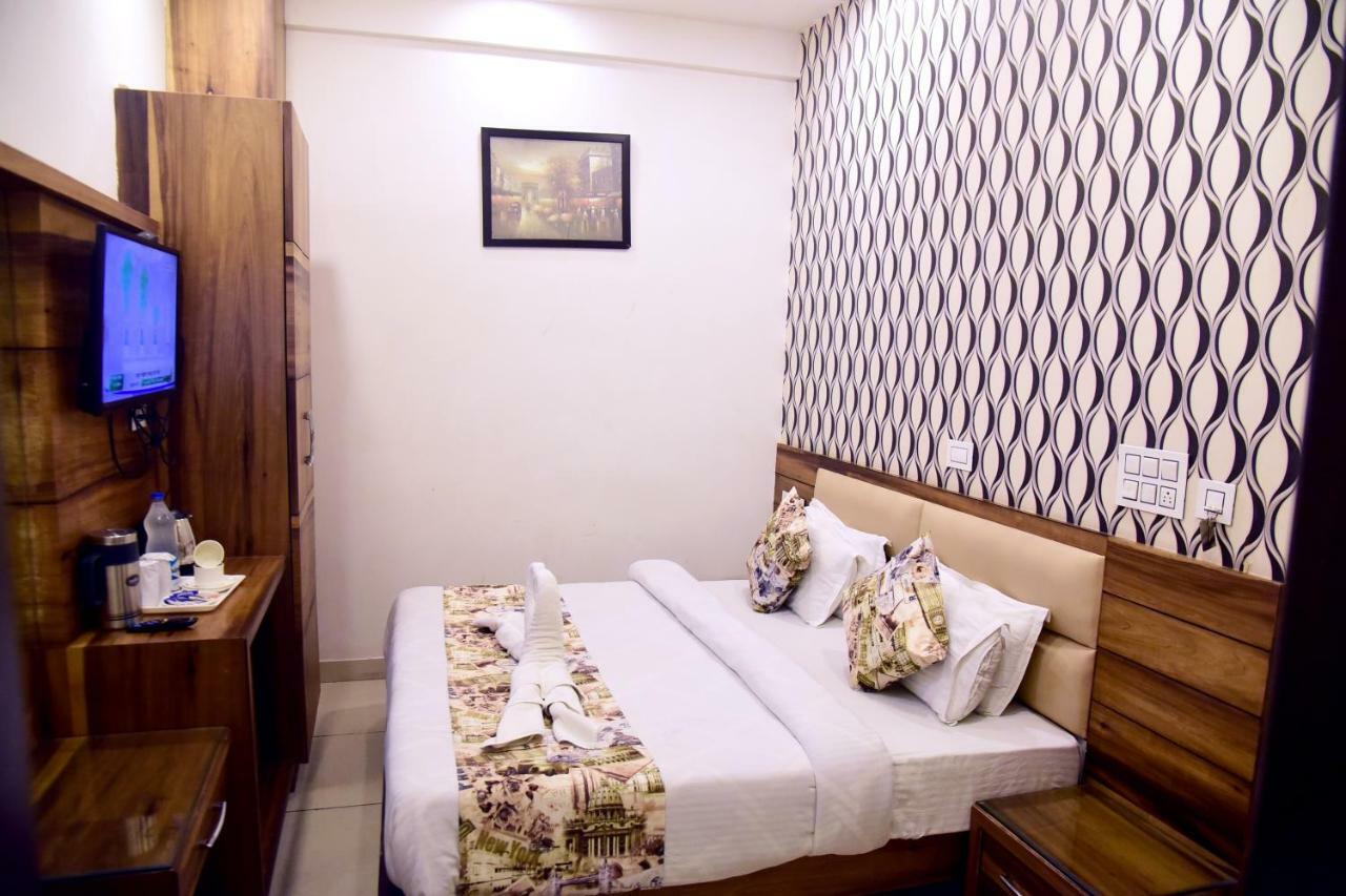 Hotel D S Inn Амритсар Экстерьер фото