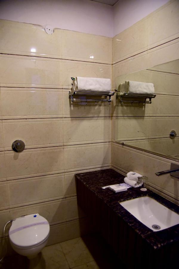 Hotel D S Inn Амритсар Экстерьер фото
